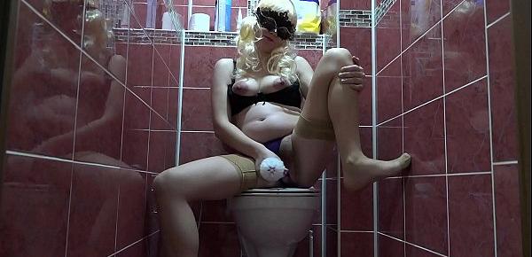  Pregnant milf in stockings first cleans the toilet bowl, and then with a toilet brush fucks hairy pussy. Fetish masturbation.